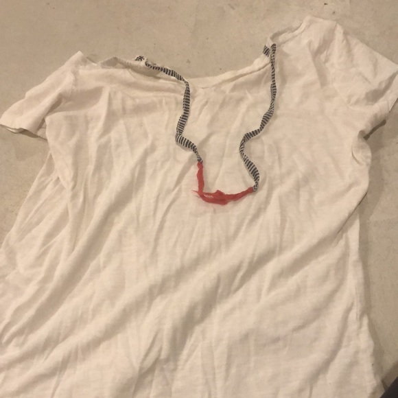 Designs white graphic tshirt - Picture 2 of 2